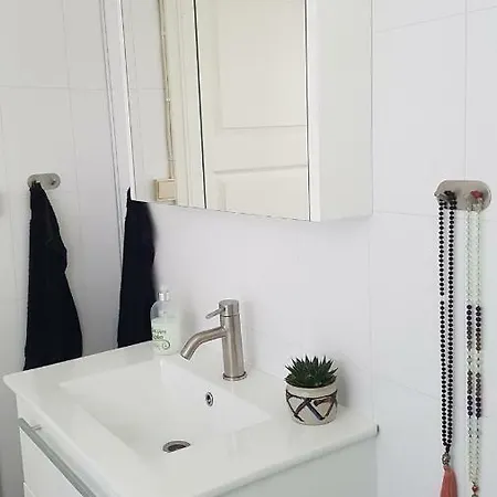 Bedroom In A Cozy With Yogastudio Accommodatie bij particulieren *